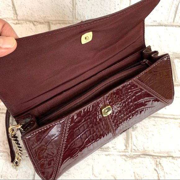 Liz Claiborne Patent Baguette Handbag - Picture 3 of 4